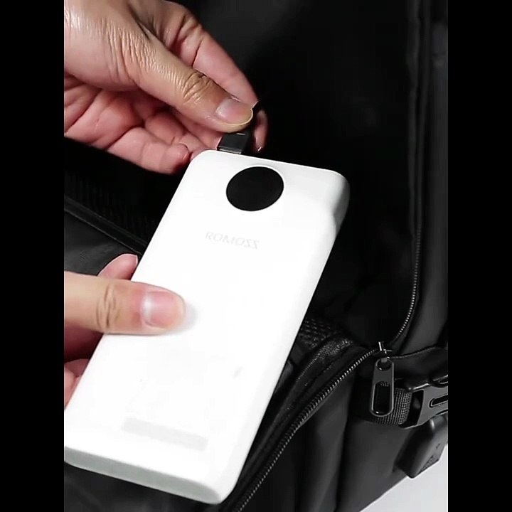 This Smart Backpack Holds WAY More Than Expected 😳