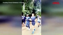 Kenya, Macron fa jogging con il campione olimpico Eliud Kipchogeper