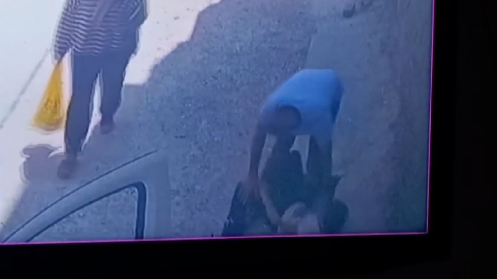Oğluyla kavga eden çocukları darbeden baba gözaltına alındı: O anlar kameraya yansıdı

Video Haber