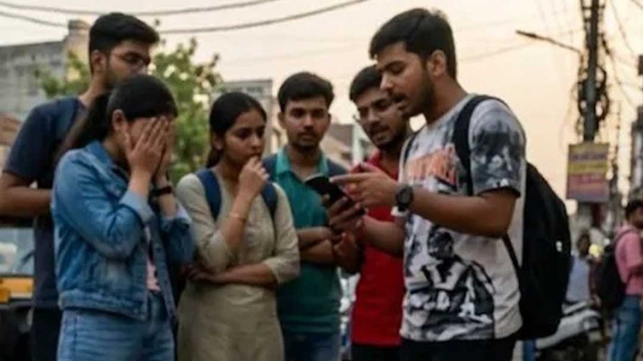 NEET Paper Leak: पेपर लीक की सरकार चुकाती है भा...