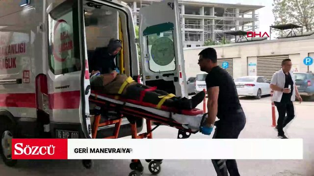 Geri manevra yapan servis minibüsünün çarptığı yaya yaralandı