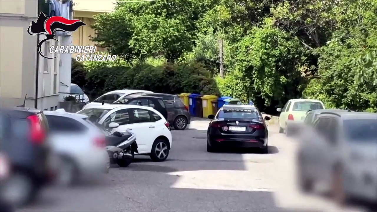 Catanzaro: tenta di truffare un’anziana fingendosi uomo delle forze dell'ordine, arrestato grazie alla segnalazione di un vicino