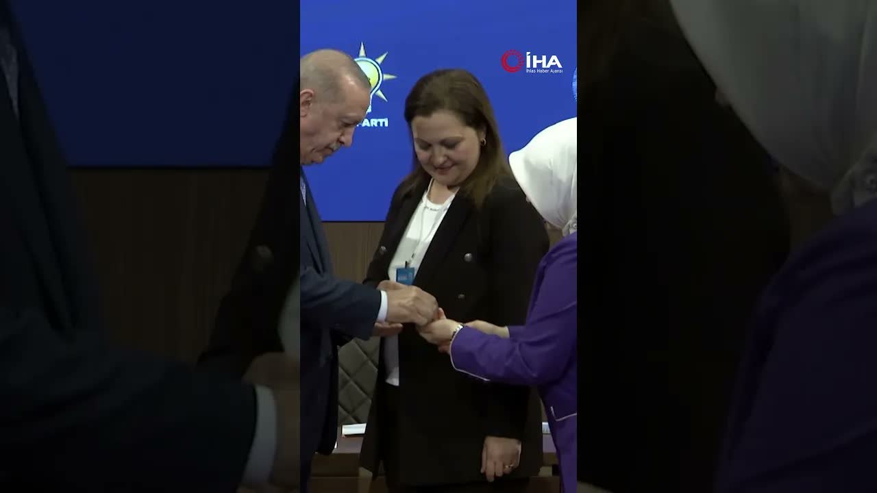 Afyonkarahisar Belediye Başkanı Burcu Köksal, AK Parti'ye geçti