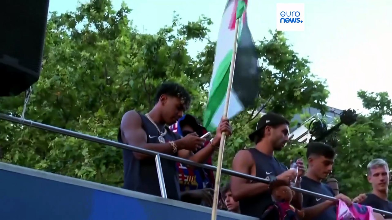 Barça-Star Lamine Yamal schwenkt Palästina-Flagge bei Meisterfeier