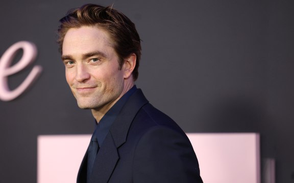 Robert Pattinson compie 40 anni: da Cedric di Harry Potter a Twilight e Batman, una star in fuga dal sistema