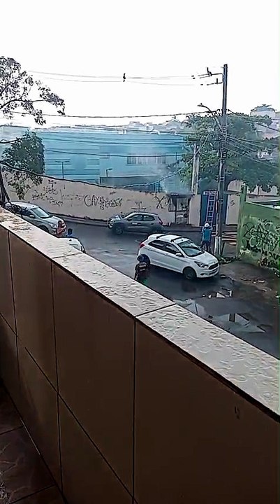 VÍDEO: Escola em bairro popular de Salvador pega fogo; saiba detalhes