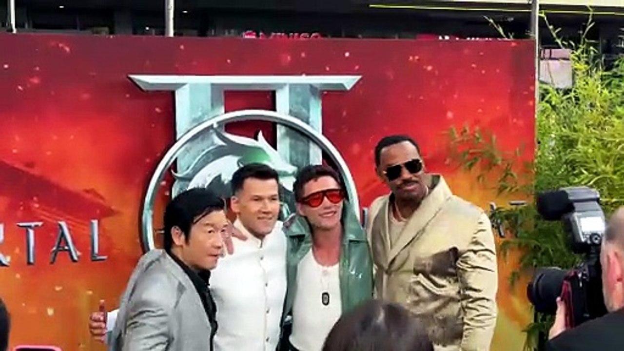 Mortal_Kombat_II_LA_fan_screening