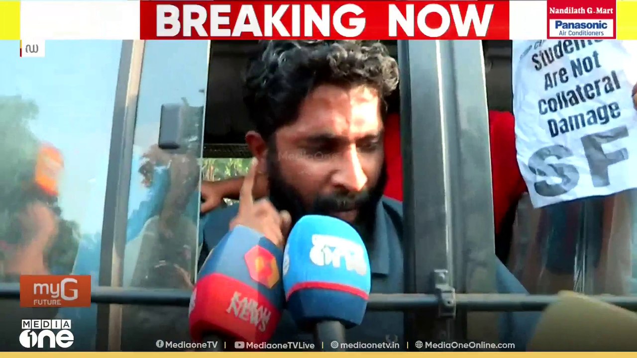 നീറ്റ് ചോദ്യപേപ്പർ ചോർന്നെന്ന ആരോപണത്തെ തുടർന്ന...