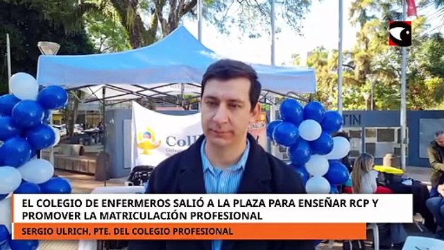 El colegio de enfermeros salió a la plaza para enseñar RCP