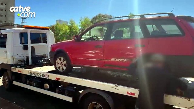 Carro com cerca de R$ 10 mil em débitos é apreendido em Toledo