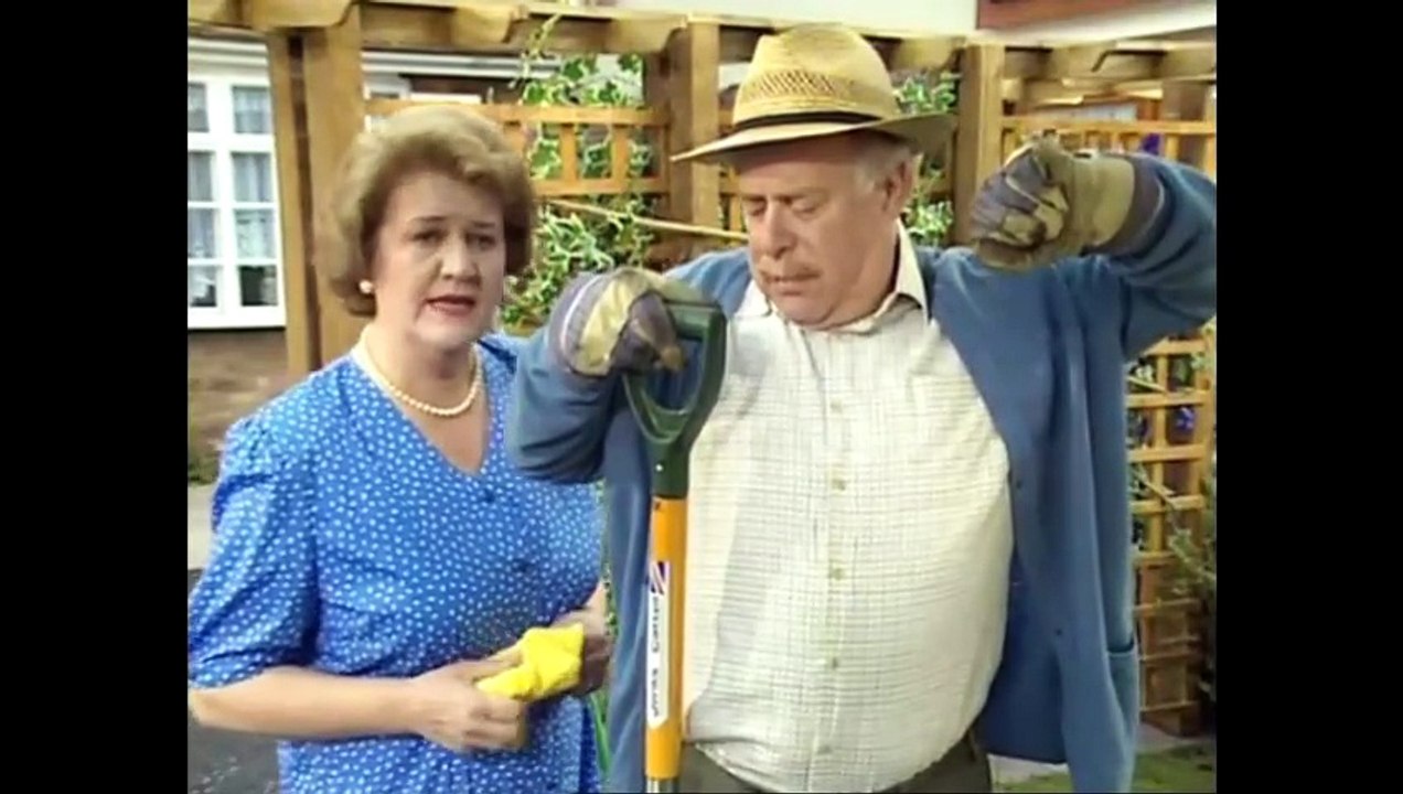 Keeping Up Appearances s01 e02 The New Vicar