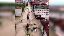 Samsun’da korkutan görüntüler! Sağanak sonrası yollar göle döndü