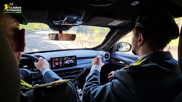 Il video dei controlli della guardia di finanza a Catania, sequestrata droga