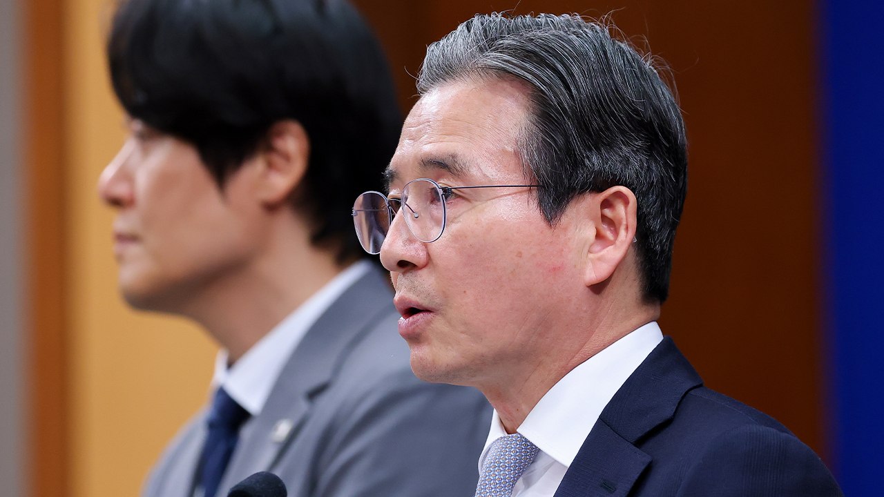 '국민 배당금' 제안 파장...이 대통령 "음해성 가짜 뉴스"  [앵커리포트] / YTN