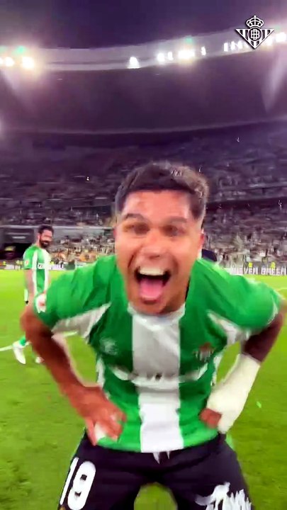 Il Real Betis vince e torna in Champions: parte la festa allo stadio