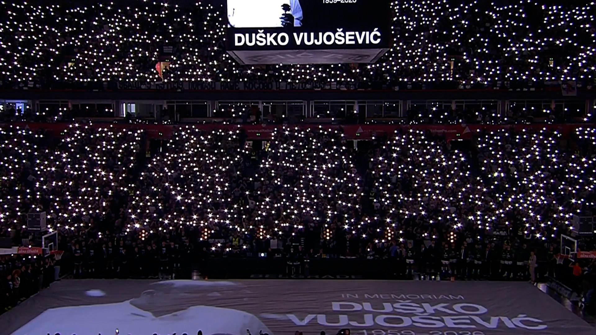 El precioso y sentido homenaje de los aficionados del Partizan al entrenador más laureado de su historia