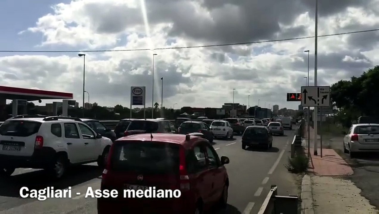 Cagliari, caos traffico per i cantieri stradali in via dei Valenzani e via Is Mirrionis