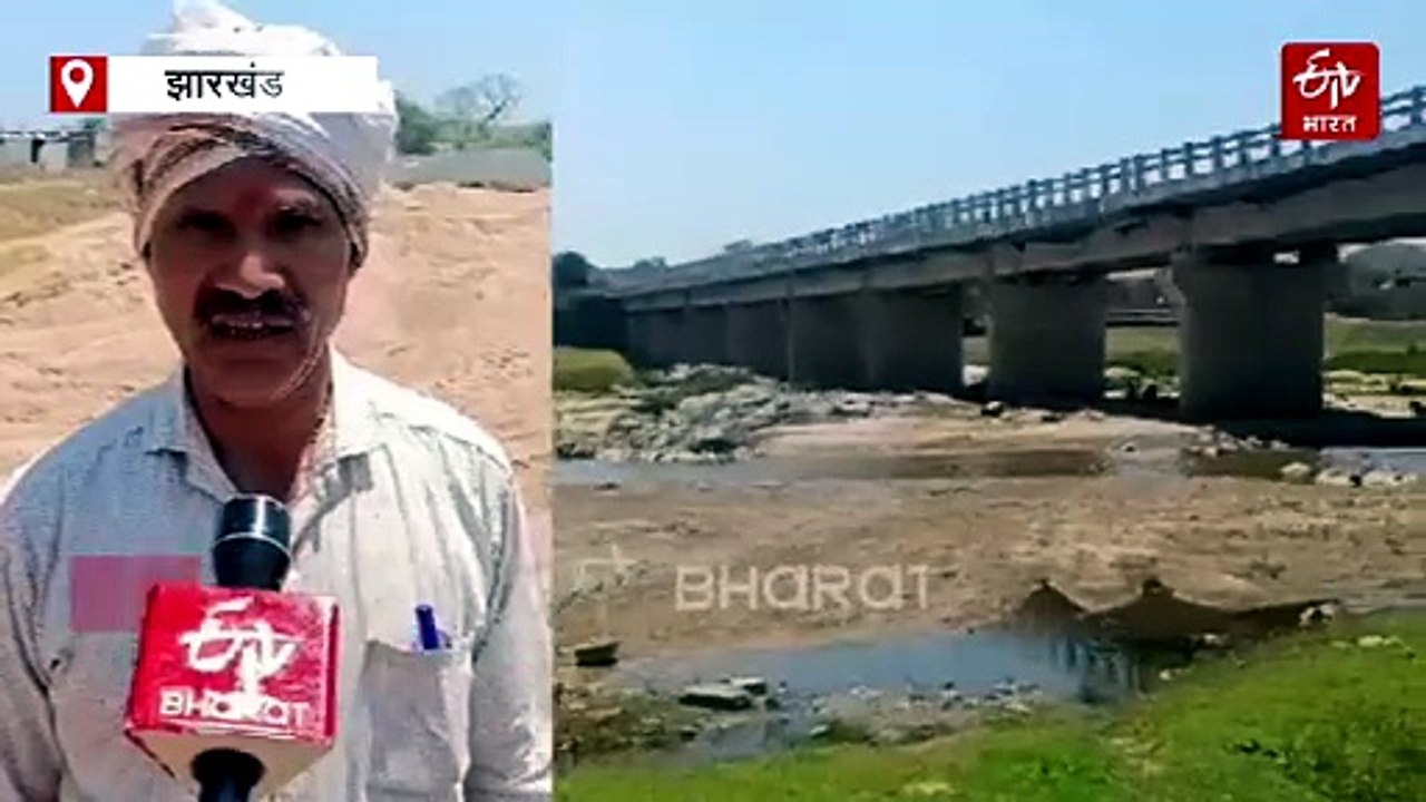 लातेहार में नियम के विरुद्ध बालू का स्टॉक, औरंगा नदी में पुल के अस्तित्व पर मंडराने लगा खतरा
