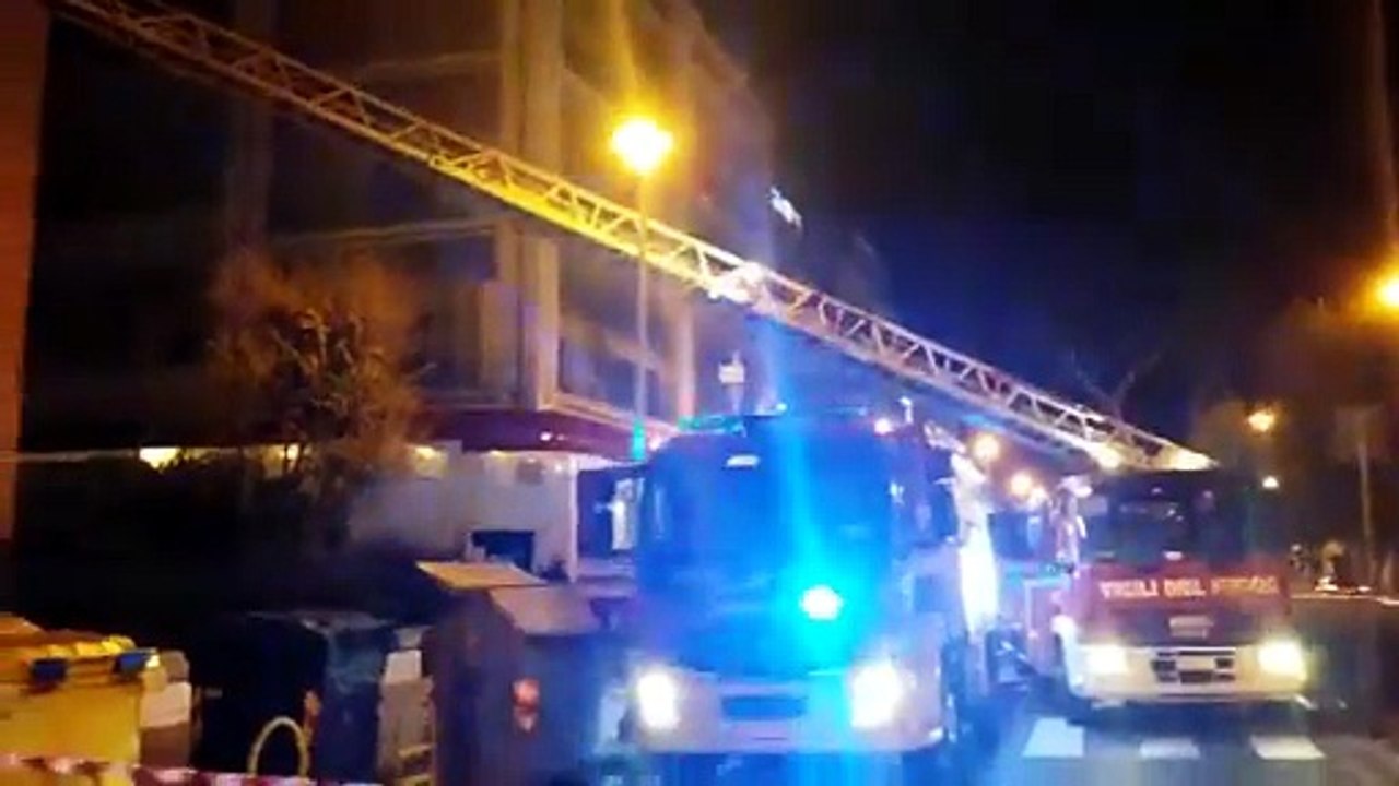 13 12 2016 cagliari incendio abbanoa viale Diaz - foto Giuseppe Ungari