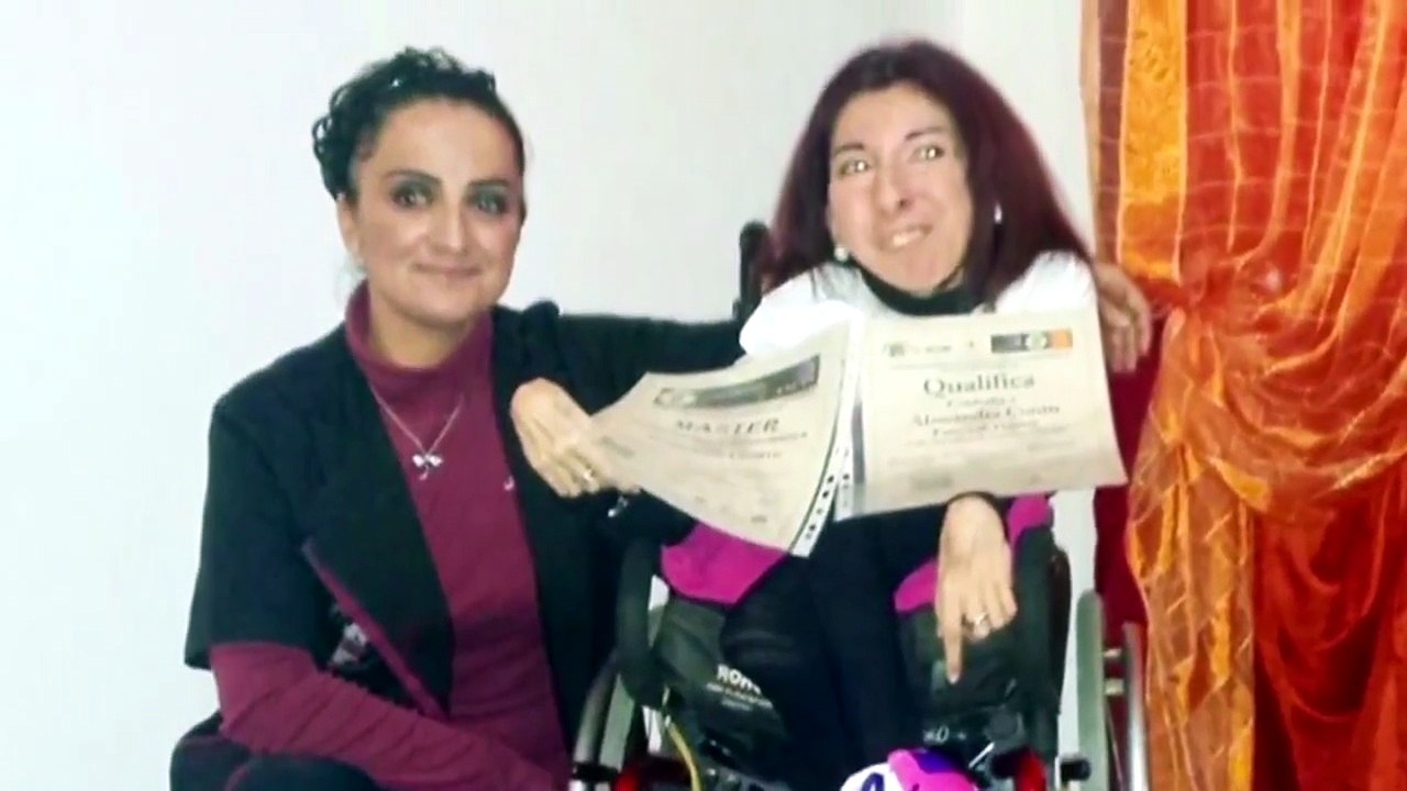 (Con video e foto) "Gli ostacoli non mi fermano". Alessandra, affetta da atrofia muscolare spunale, e il master in discipline olistiche