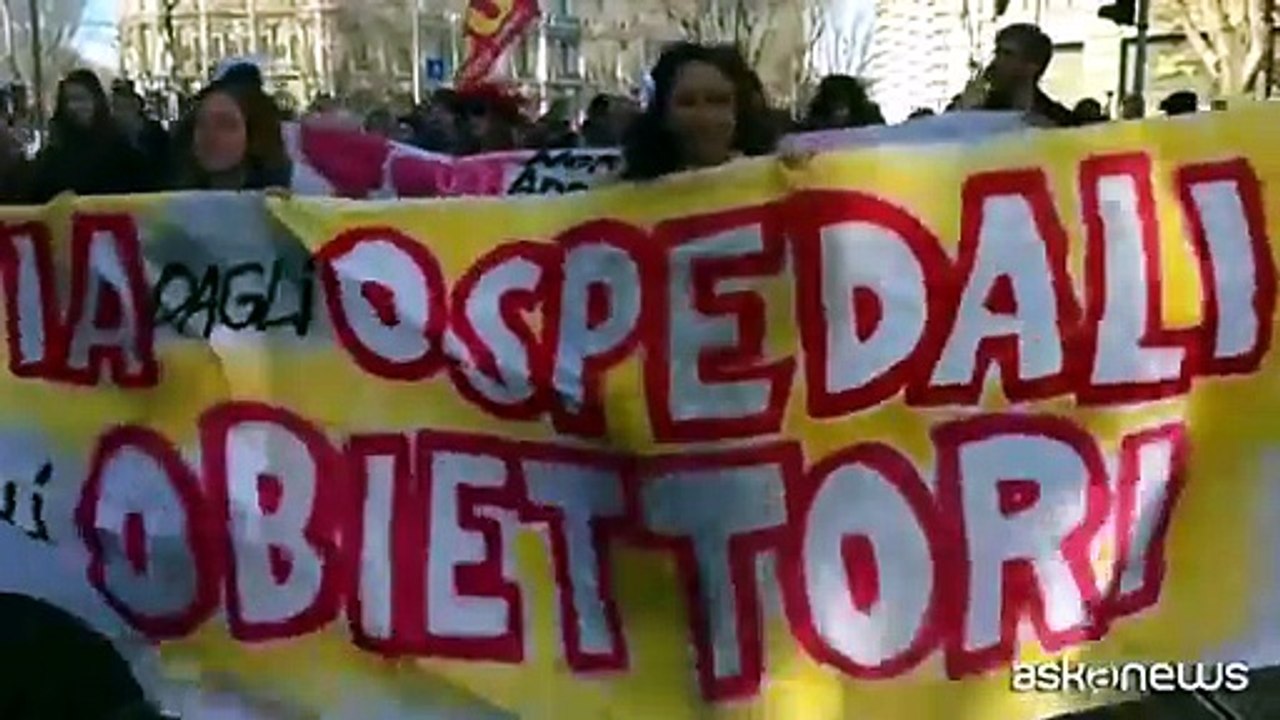 8 marzo, studenti e lavoratori in corteo per il centro di Milano