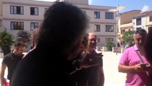 Blitz di Beppe Grillo a Porto Torres, incontro con la maggioranza M5s