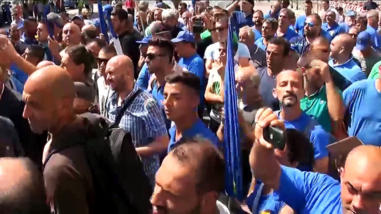 Pastori sardi di nuovo in piazza a Cagliari: "L'assessore si dimetta"