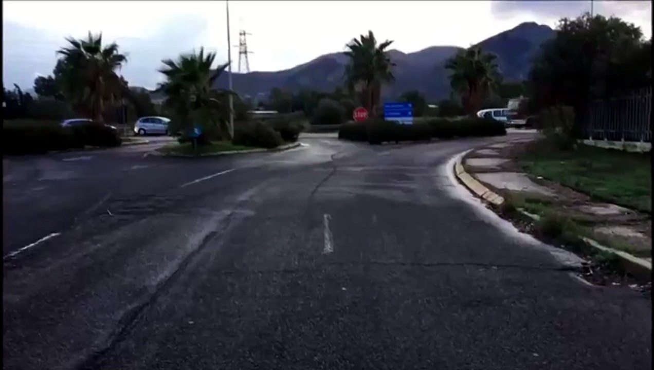 Fuoco a Villacidro, in fiamme un deposito nella zona industriale