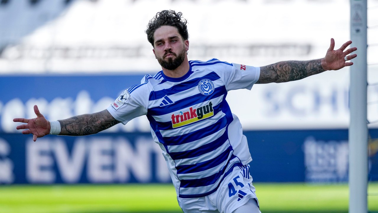 Jubel per Salto: Lobinger stiehlt Boyd bei Duisburg-Sieg die Show