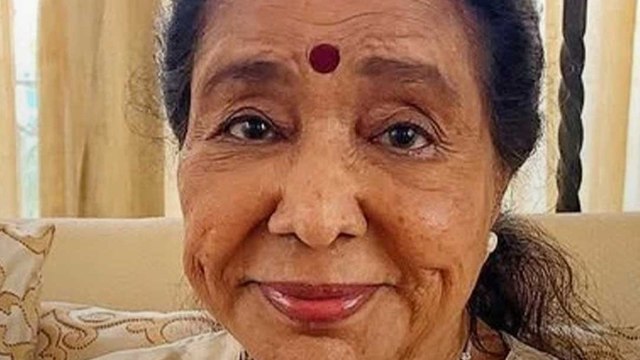 लेजेंडरी सिंगर आशा भोसले को आया हार्ट अटैक, मुंबई के ब्रीच कैंडी अस्पताल में हुईं भर्ती