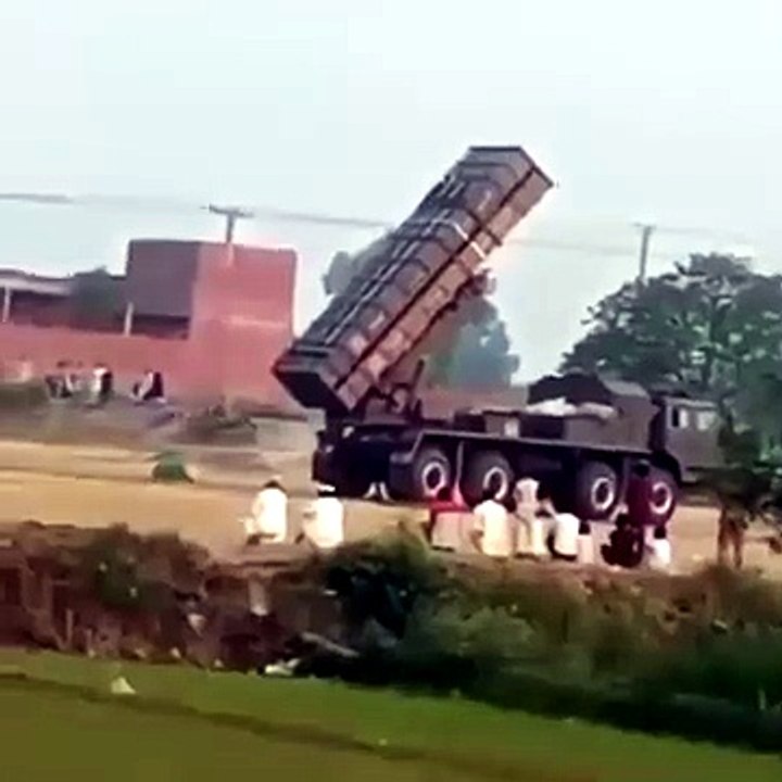 اس پاکستانی قوم کی حرکتیں چیک کرو ذرا