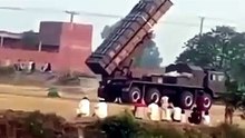 اس پاکستانی قوم کی حرکتیں چیک کرو ذرا