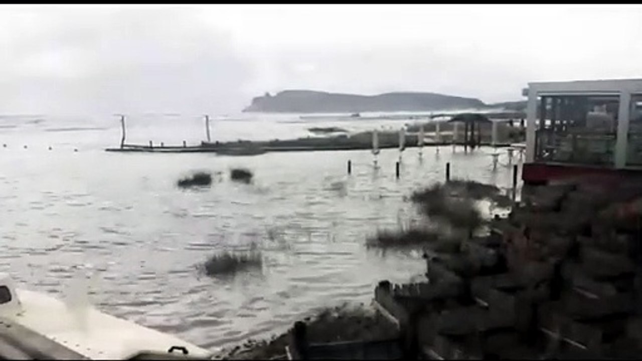 Poetto, la spiaggia spazzata via dalla mareggiata