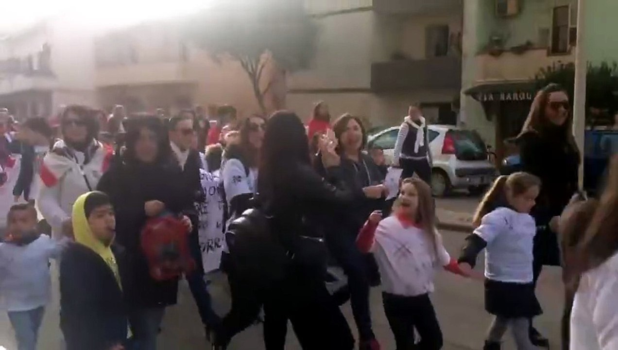 Porto Torres pro pastori: serrande abbassate e studenti in piazza