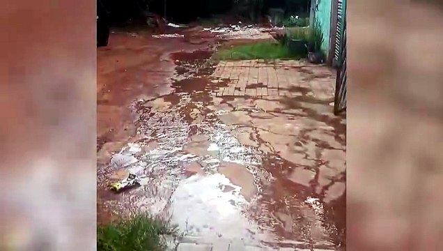 Moradores denunciam vazamento de esgoto no Bairro Morumbi
