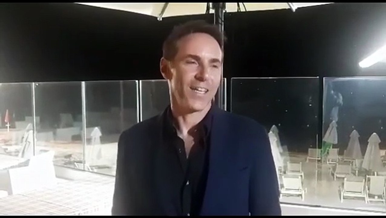 Alessandro Nivola, l'attore sardo-americano saluta i lettori de L'Unione Sarda