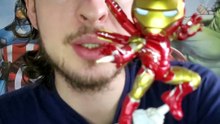 Présentation d'une figurine Marvel (Iron Man)