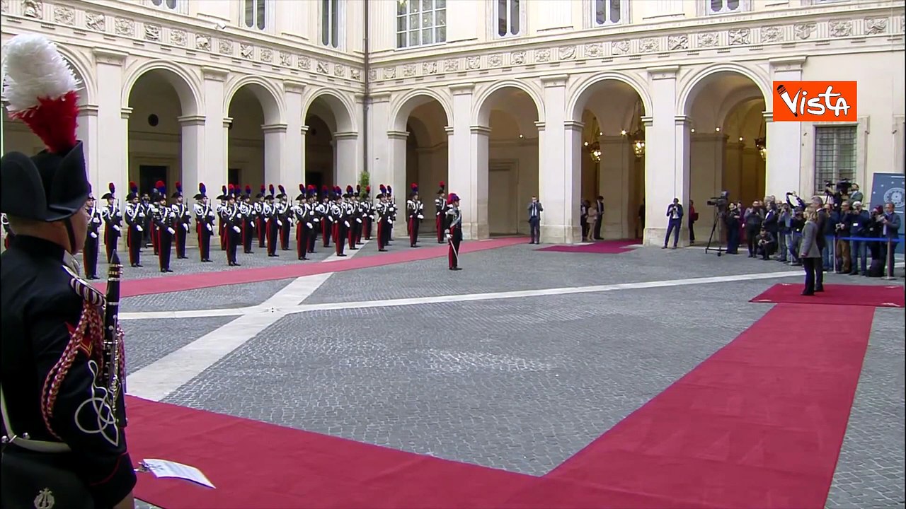 Meloni riceve il Primo Ministro Golob a Palazzo Chigi, accolto col picchetto d'onore