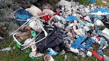Castelsardo, una discarica abusiva nella strada provinciale
