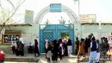 Afghanistan, i talebani richiudono le scuole secondarie femminili