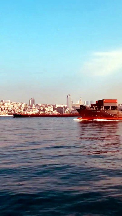 U.S. naval destroyers have crossed the Strait of Hormuz, CENTCOM says - CBS News