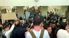 "Vergogna, vergogna": Cagliari, la protesta degli studenti