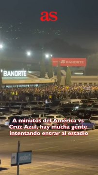 Gente sin entrar al Estadio a minutos del inicio