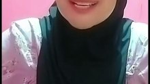 Hijab montok mama lagi sapa pemirsa