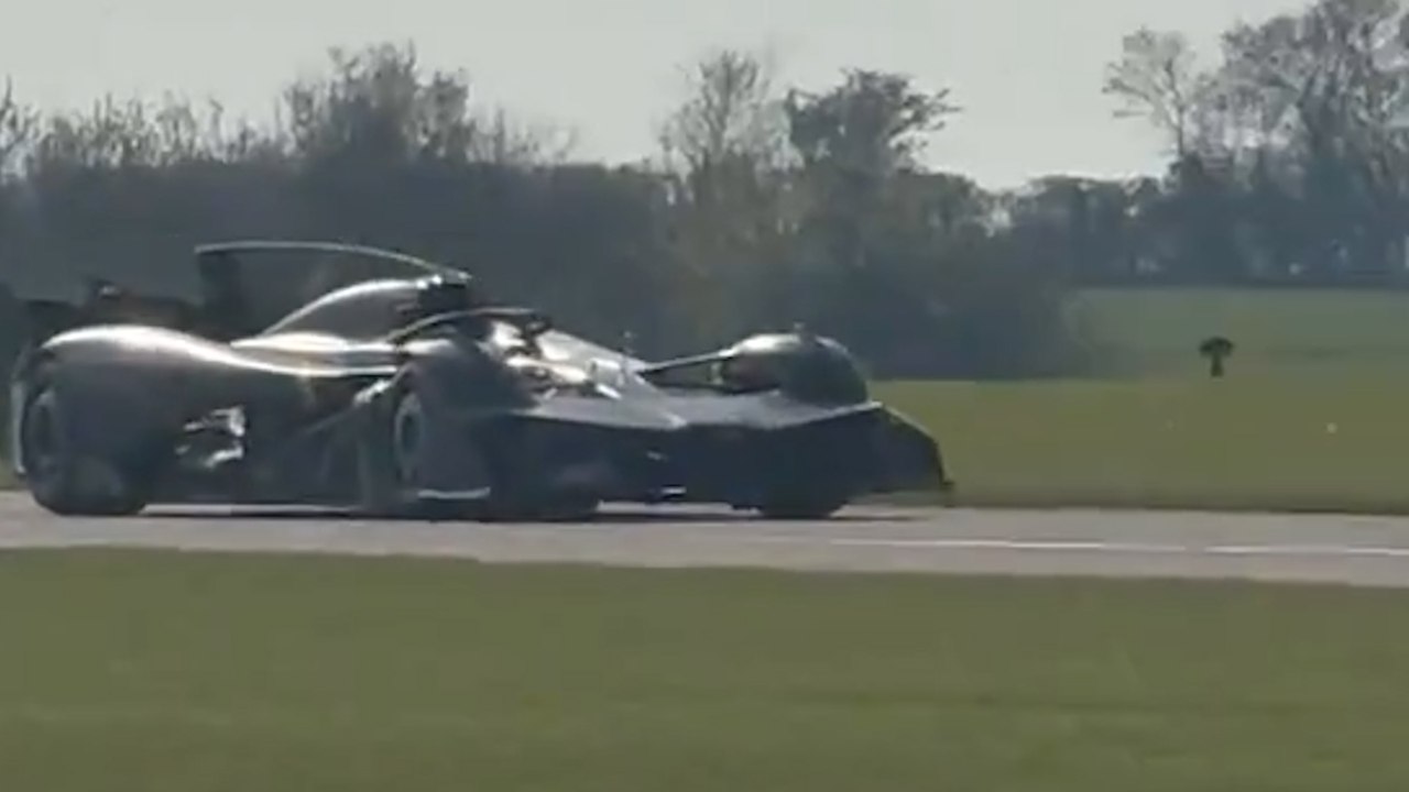 El batmóvil de Aston Martin que alucina a todos