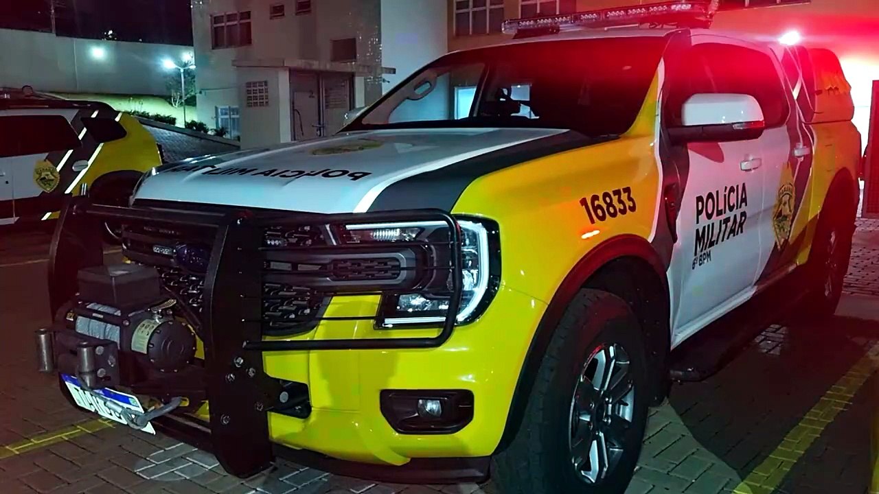 Motorista bate na traseira de viatura da PM no Centro de Cascavel