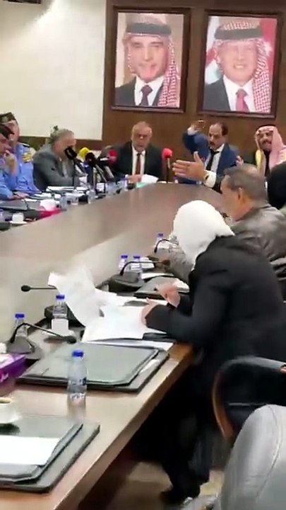 توتر في اجتماع لجنة النقل النيابية