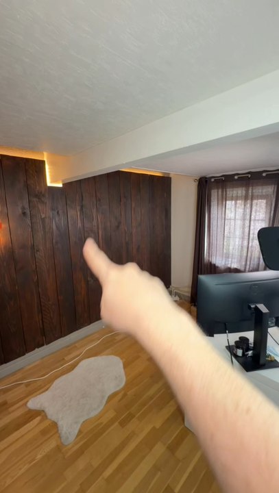 J’ajoute des étagères dans mon studio de Live 😱✨ pour ceux qui me suivent ici 👻 vous savez que ça n’a pas été facile du tout ahah 😂 j’ai dû m’y reprendre à plusieurs fois mais je trouve que le résultat est vraiment top 💪✨