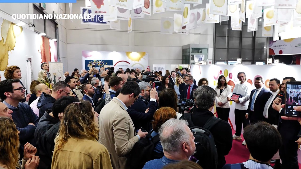 Inaugura il Padiglione Emilia-Romagna al Vinitaly, Chef Cracco cittadino onorario