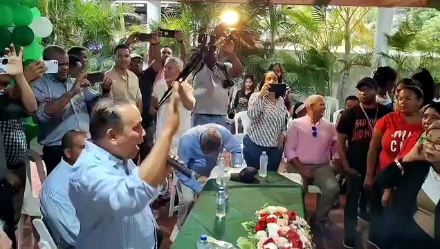 Dirigentes del PRM en Esperanza se pasan a Fuerza del Pueblo y respaldan a Leonel Fernández
